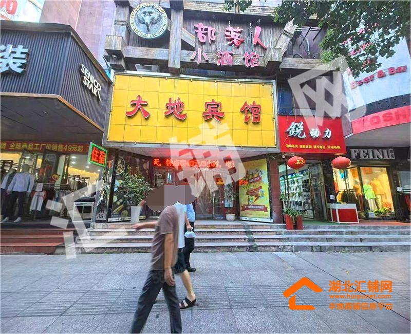 张湾区公园路临街二楼550㎡精装修酒馆转让！