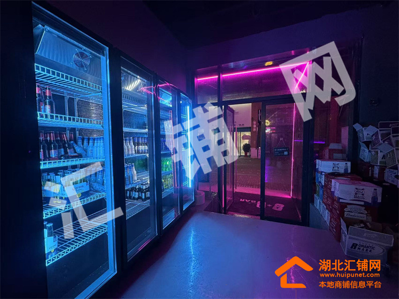 万达金街临街88㎡精装酒馆转让
