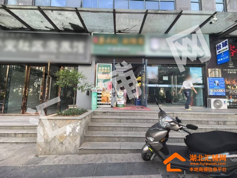 北京路东方明珠临街31㎡便利店转让