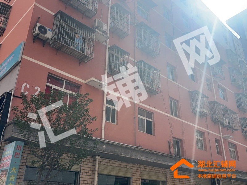 六里坪財(cái)神廣場(chǎng)臨街240㎡空鋪出租！