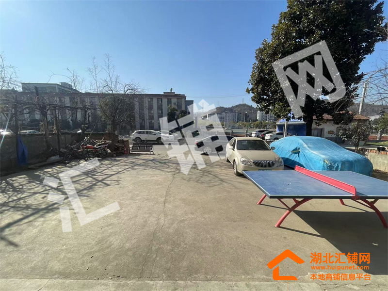 武當山臨街240平品牌托管機構轉(zhuǎn)讓！