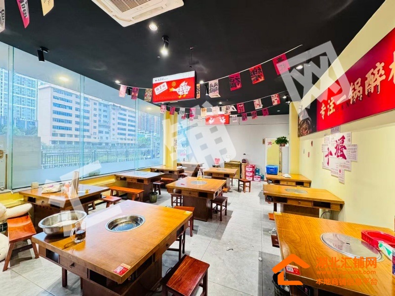 六堰核心地段臨街120㎡精裝餐飲店轉(zhuǎn)讓
